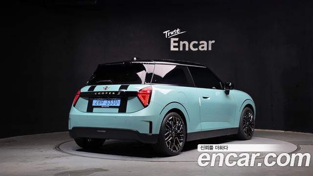 Mini Cooper 2024 — photo 2