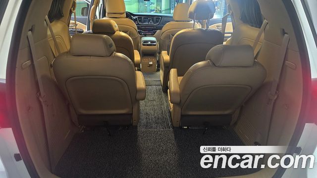 Kia Canival 2020 — photo 11