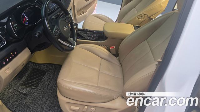 Kia Canival 2020 — photo 15