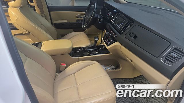 Kia Canival 2020 — photo 17