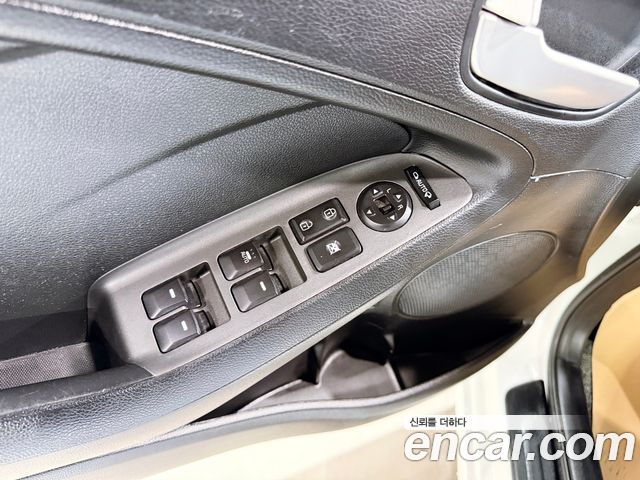 Kia K3 2013 — photo 8