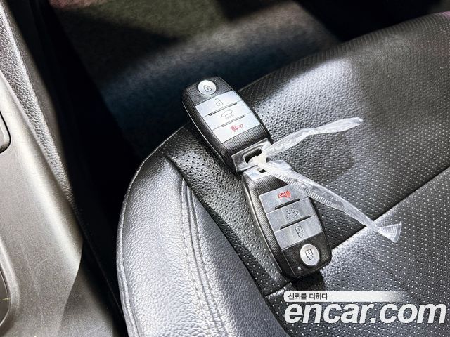 Kia K3 2013 — photo 15