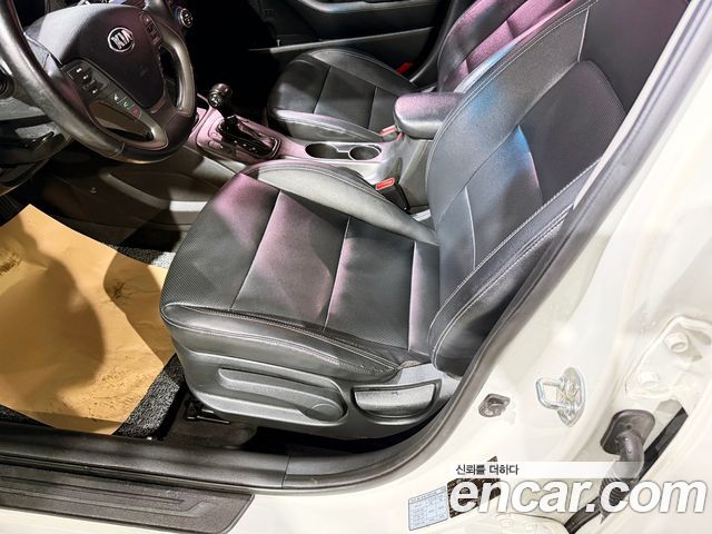 Kia K3 2013 — photo 18