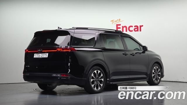 Kia Canival 2023 — photo 2
