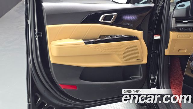 Kia Canival 2023 — photo 14