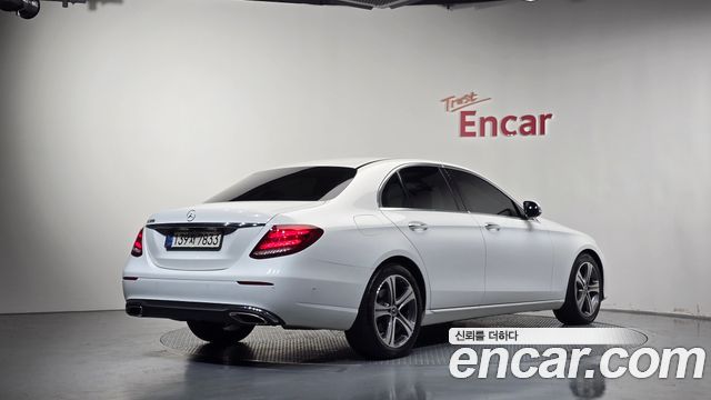 Mercedes-Benz E-Class 2019 — photo 2