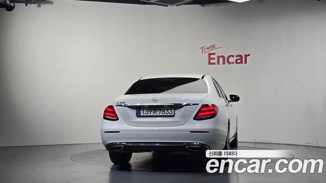 Mercedes-Benz E-Class 2019 — photo 4