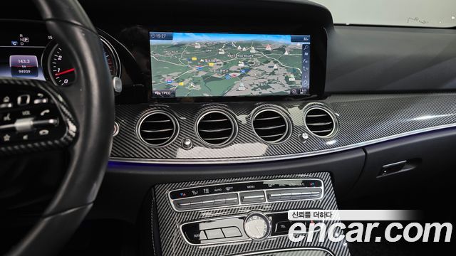 Mercedes-Benz E-Class 2019 — photo 18