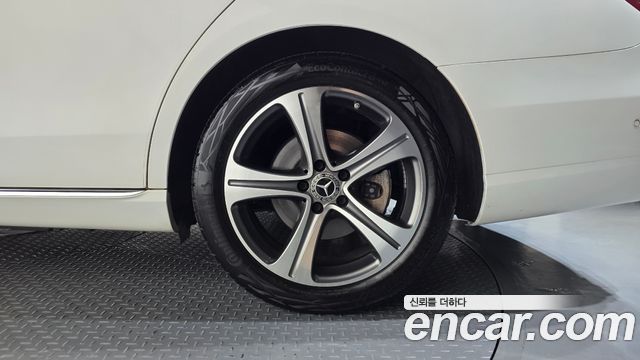 Mercedes-Benz E-Class 2019 — photo 7