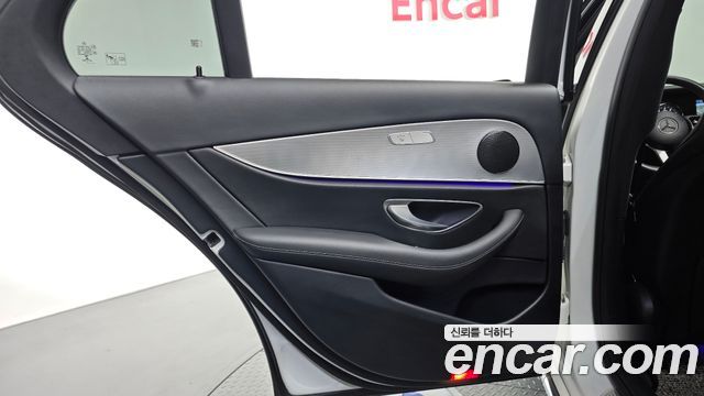Mercedes-Benz E-Class 2019 — photo 15