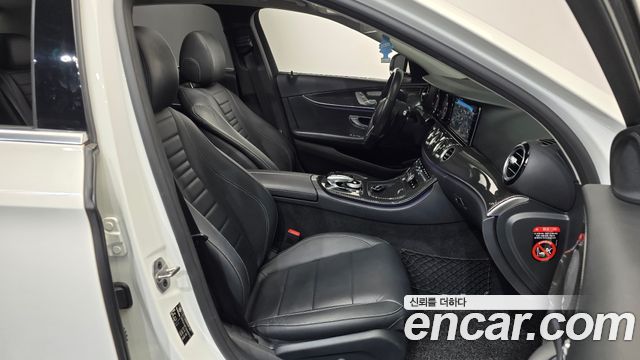Mercedes-Benz E-Class 2019 — photo 16