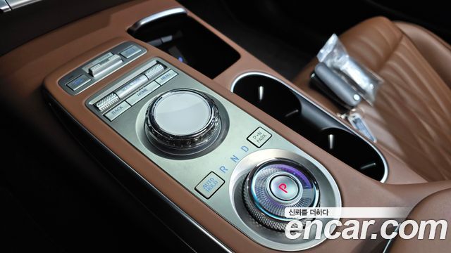 Genesis GV70 2021 — photo 12