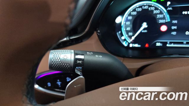 Genesis GV70 2021 — photo 27