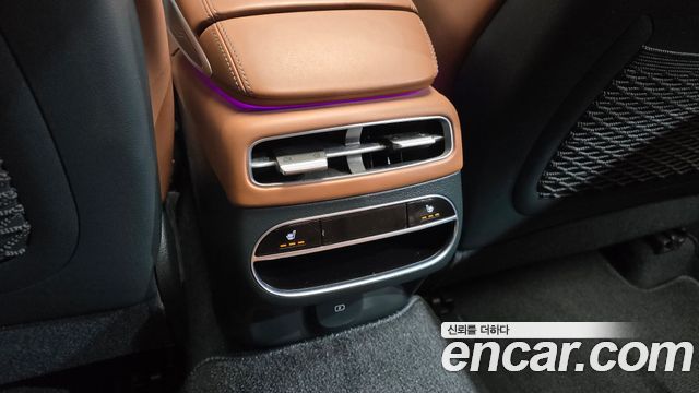 Genesis GV70 2021 — photo 28