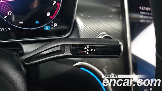 Mercedes-Benz GLC-Class 2026 — photo 12