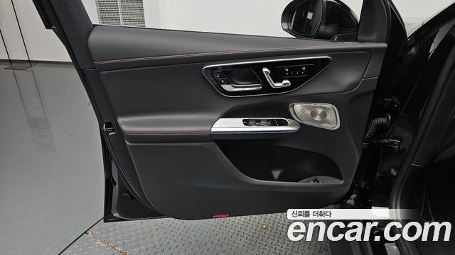 Mercedes-Benz GLC-Class 2026 — photo 14