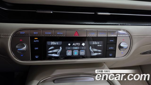 Genesis G90 2022 — photo 33