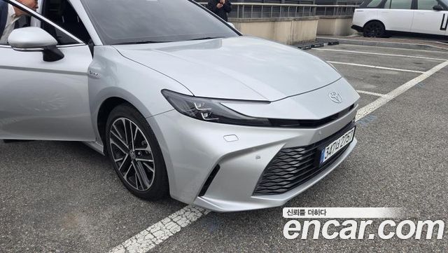 Toyota Camry 2025 — photo 2