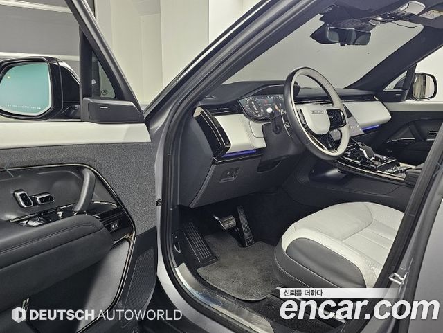 Land Rover Range Rover Sport 2023 — photo 11