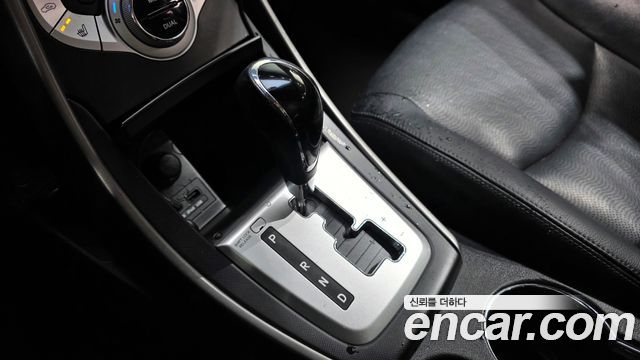 Hyundai AVANTE 2012 — photo 9