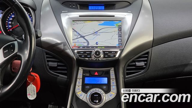 Hyundai AVANTE 2012 — photo 17