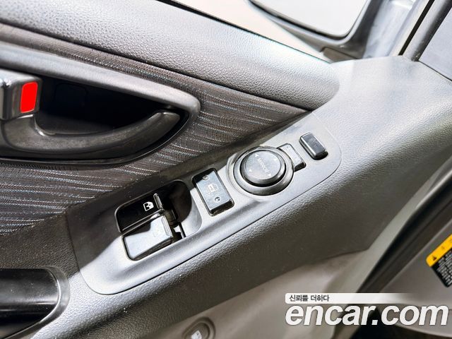Hyundai Starex 2017 — photo 10