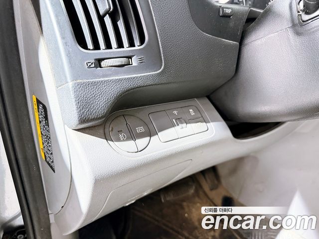 Hyundai Starex 2017 — photo 11