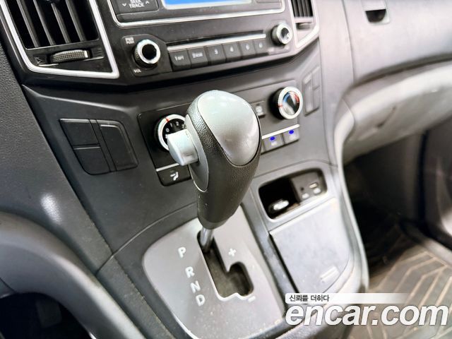 Hyundai Starex 2017 — photo 12