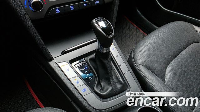 Hyundai AVANTE 2016 — photo 9