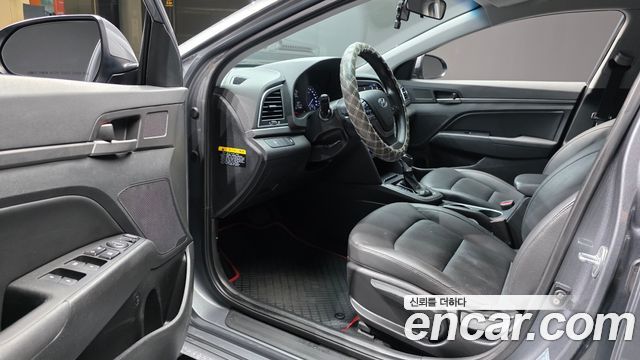 Hyundai AVANTE 2016 — photo 10