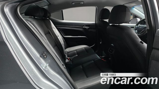 Hyundai AVANTE 2016 — photo 11