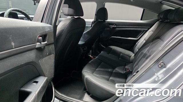 Hyundai AVANTE 2016 — photo 12