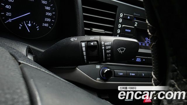 Hyundai AVANTE 2016 — photo 17