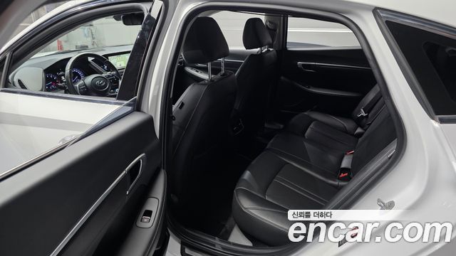 Hyundai Sonata 2022 — photo 16