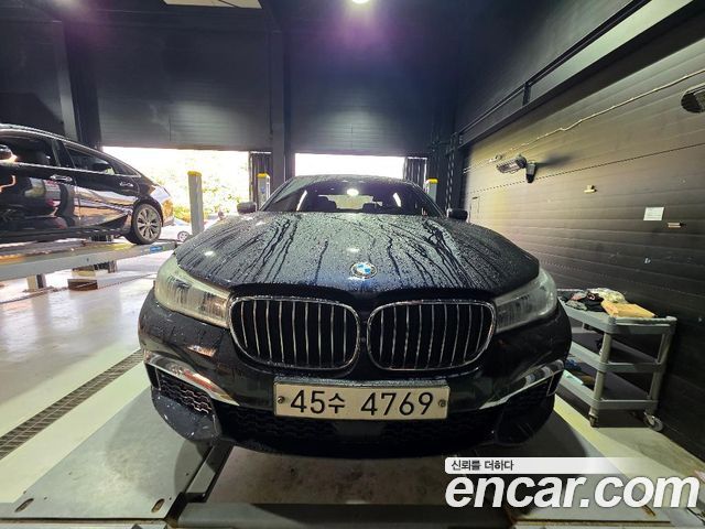 BMW 7-Series 2017 — photo 1