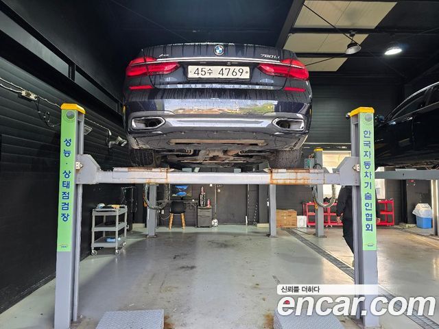 BMW 7-Series 2017 — photo 2