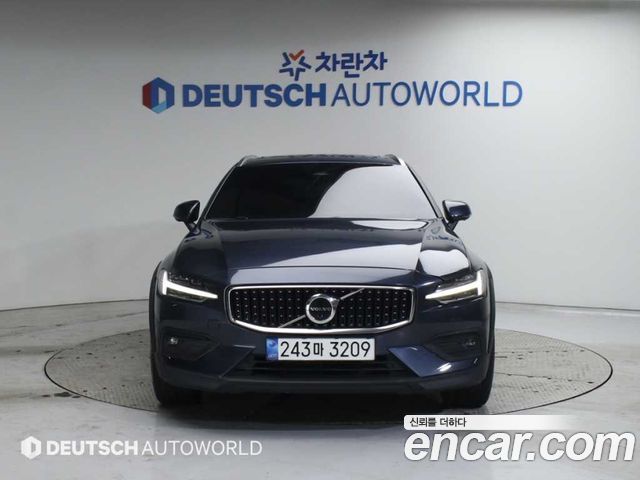 Volvo V60 2023 — photo 3