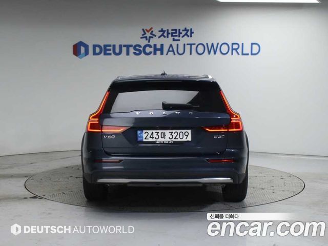 Volvo V60 2023 — photo 4