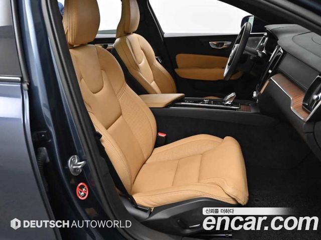 Volvo V60 2023 — photo 10