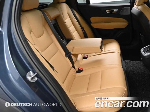 Volvo V60 2023 — photo 12