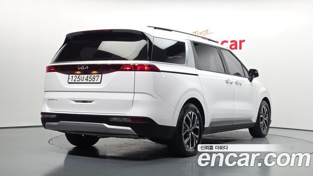 Kia Canival 2023 — photo 2