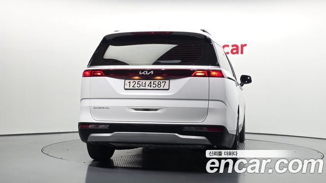 Kia Canival 2023 — photo 4