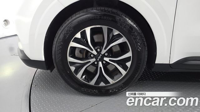 Kia Canival 2023 — photo 7