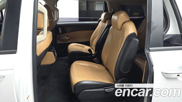 Kia Canival 2023 — photo 16