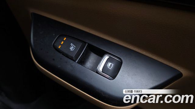 Kia Canival 2023 — photo 32
