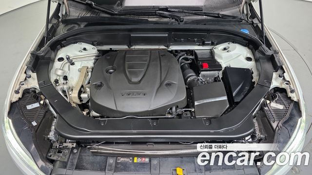 Volvo XC60 2019 — photo 6