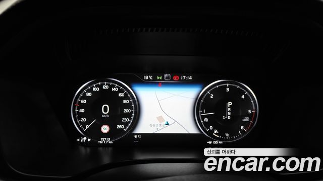 Volvo XC60 2019 — photo 11