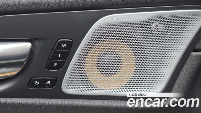 Volvo XC60 2019 — photo 20