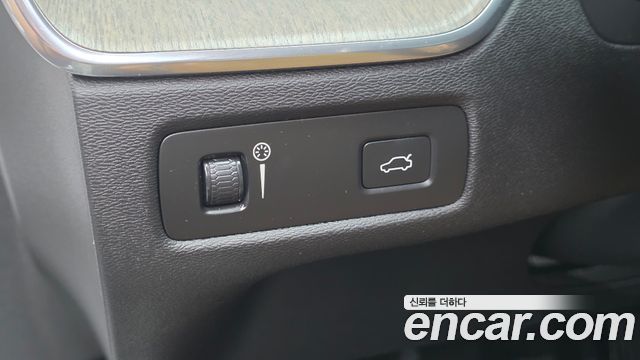 Volvo XC60 2019 — photo 22