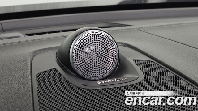 Volvo XC60 2019 — photo 25